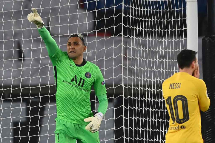 Barca lantas mendapat hadiah tendangan penalti pada masa-masa terakhir babak pertama setelah Kurzawa dianggap melanggar Antoine Griezmann. Sayang eksekusi penalti Messi bisa ditebak dan dimentahkan oleh Navas.