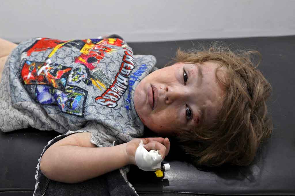 Di Suriah, satu dari tiga anak telantar yang disurvei mengatakan mereka lebih suka tinggal di negara lain, menurut organisasi nonpemerintah tersebut. Mereka termasuk Lara, yang berusia tujuh tahun yang tinggal
di kamp pengungsian di Suriah.