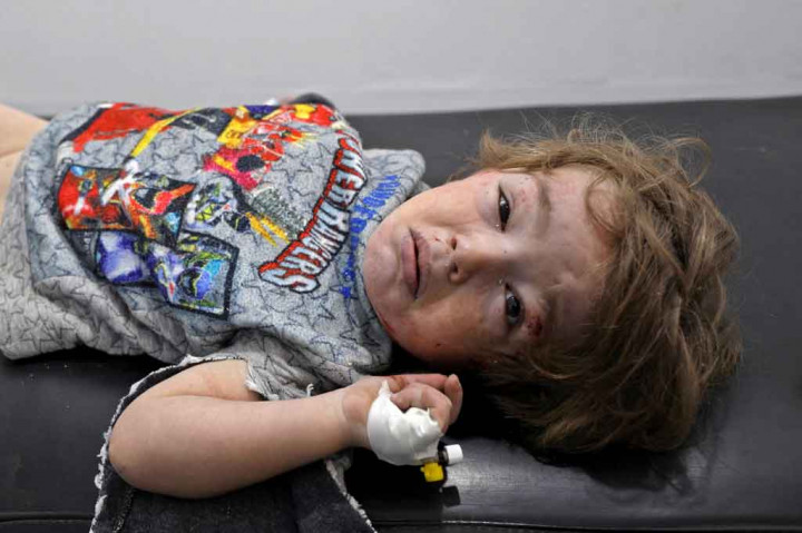 Di Suriah, satu dari tiga anak telantar yang disurvei mengatakan mereka lebih suka tinggal di negara lain, menurut organisasi nonpemerintah tersebut. Mereka termasuk Lara, yang berusia tujuh tahun yang tinggal
di kamp pengungsian di Suriah.