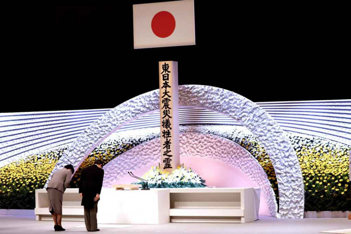 Berbicara pada sebuah upacara di teater nasional Tokyo, Kaisar Naruhito mengatakan kenangan tak terlupakan dari tragedi itu bertahan selama satu dekade.