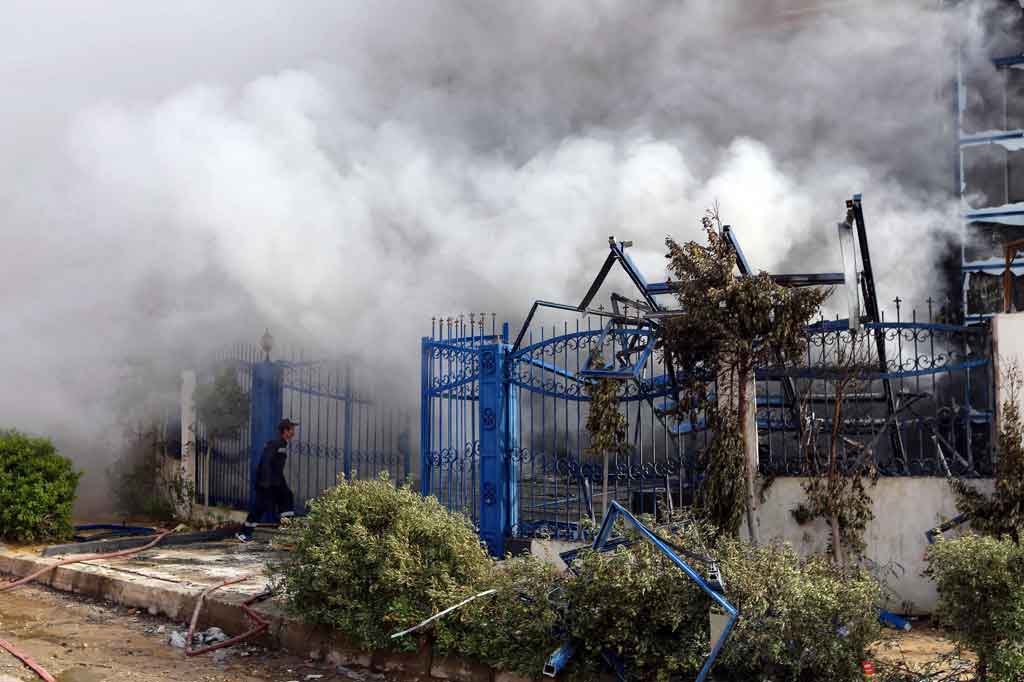 Kebakaran hebat melanda sebuah pabrik pakaian di pinggiran timur ibu kota Mesir, Kamis, 11 Maret 2021 waktu setempat. 20 orang meninggal dan 24 lainnya luka-luka akibat peristiwa tersebut.