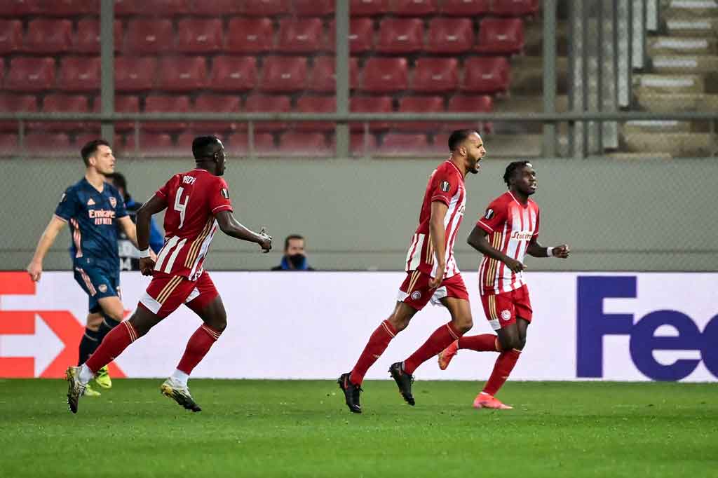 Pada menit ke-58 Olympiacos berhasil menyamakan kedudukan setelah kiper Bernd Leno melakukan blunder dengan mengirim umpan buruk kepada Dani Ceballos yang berada di bawah kawalan pemain Olympiakos. Bola direbut Youssef El-Arabi yang segera menyelesaikannya dengan tembakan melengkung jauh dari jangkauan Leno.