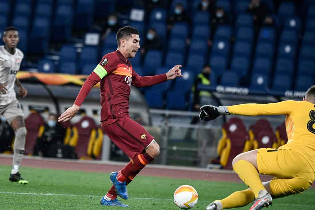 Lorenzo Pellegrini membuka keunggulan Roma pada menit ke-23 saat ia mengkonversi umpan terobosan dari Pedro Rodriguez dengan sontekan sederhana yang cukup untuk menaklukkan kiper Anatolii Trubin.