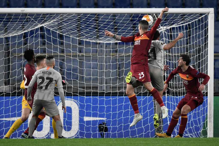 Empat menit berselang, Gianluca Mancini mengunci kemenangan Roma jadi 3-0 saat ia menanduk bola umpan sundulan Bryan Cristante dalam situasi sepak pojok.