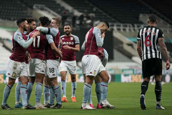 Sebelumnya, Villa unggul terlebih dahulu pada menit ke-86 ketika bola sundulan Ollie Watkins membentur Ciaran Clark dan berakhir menjadi gol bunuh diri bek Newcastle itu.