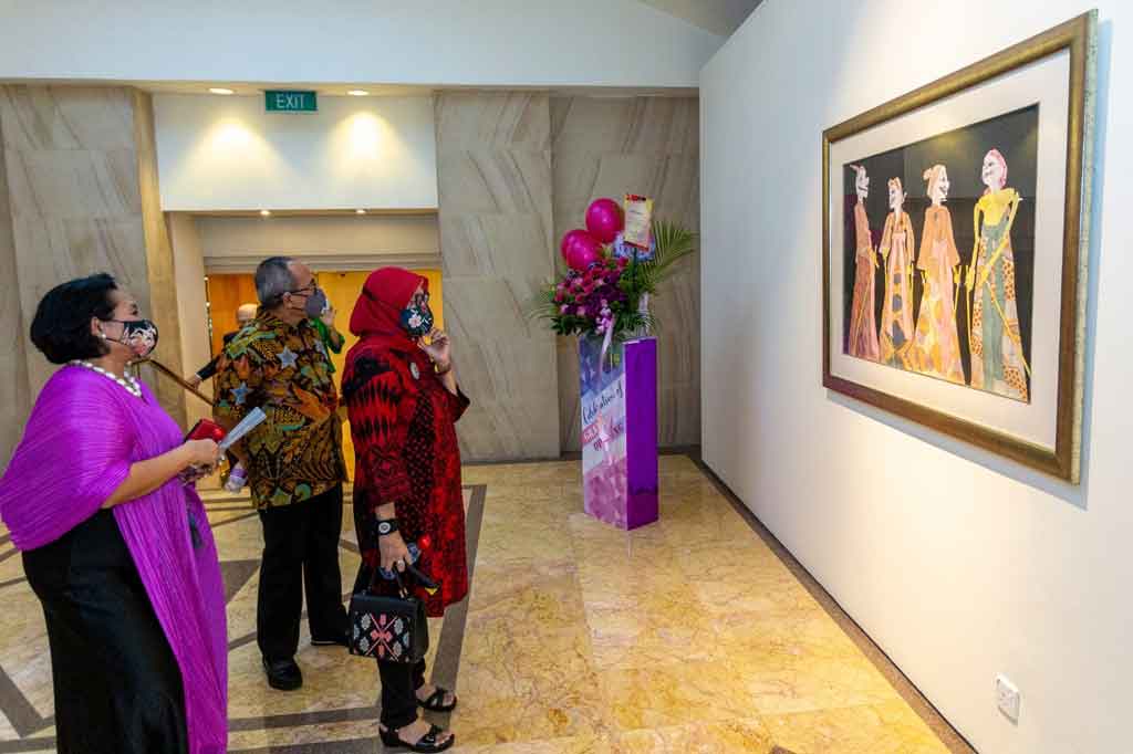 Pembukaan pameran dihadiri Duta Besar Indonesia untuk Singapura, Suryo Pratomo. Sementara Managing Director Yang Gallery, Susanna Yang menyediakan tempat khusus kepada Sasya Tranggono untuk memamerkan karyanya.