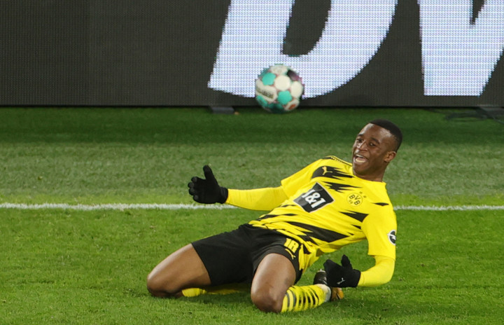 Pemain pengganti Youssoufa Moukoko membobol gawang tim tamu lewat bola tembakannya dari sisi kiri. Skor 2-0 untuk Dortmund bertahan hingga laga selesai.