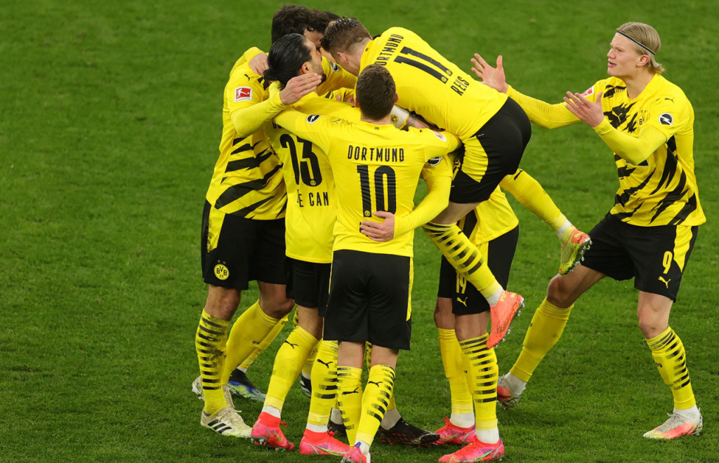 Dengan kemenangan ini, Dortmund naik ke peringkat kelima klasemen Liga Jerman dengan 42 poin. 