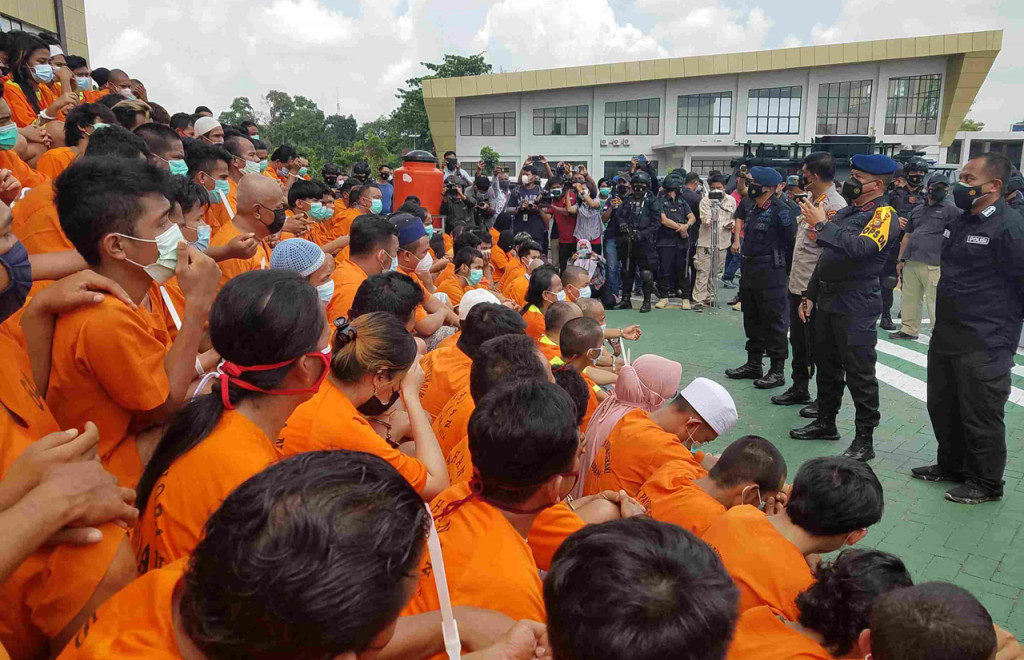 
Kapolda Riau Irjen Agung Setya Imam Effendi dalam jumpa persnya pada Minggu 14 Maret 2021 siang menguraikan, Polda Riau dan jajaran menargetkan 44 target dalam Operasi Antik kali ini.