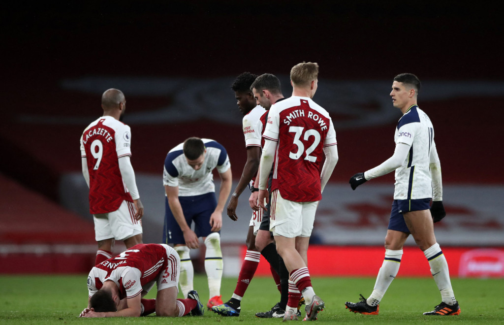 Tottenham menyudahi permainan dengan 10 orang setelah Lamela diusir dari lapangan.