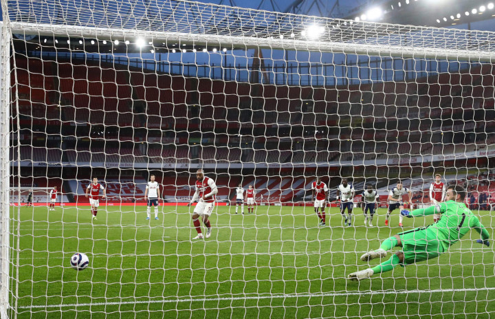Kemenangan Arsenal ditentukan oleh Alexandre Lacazette dengan gol penaltinya.