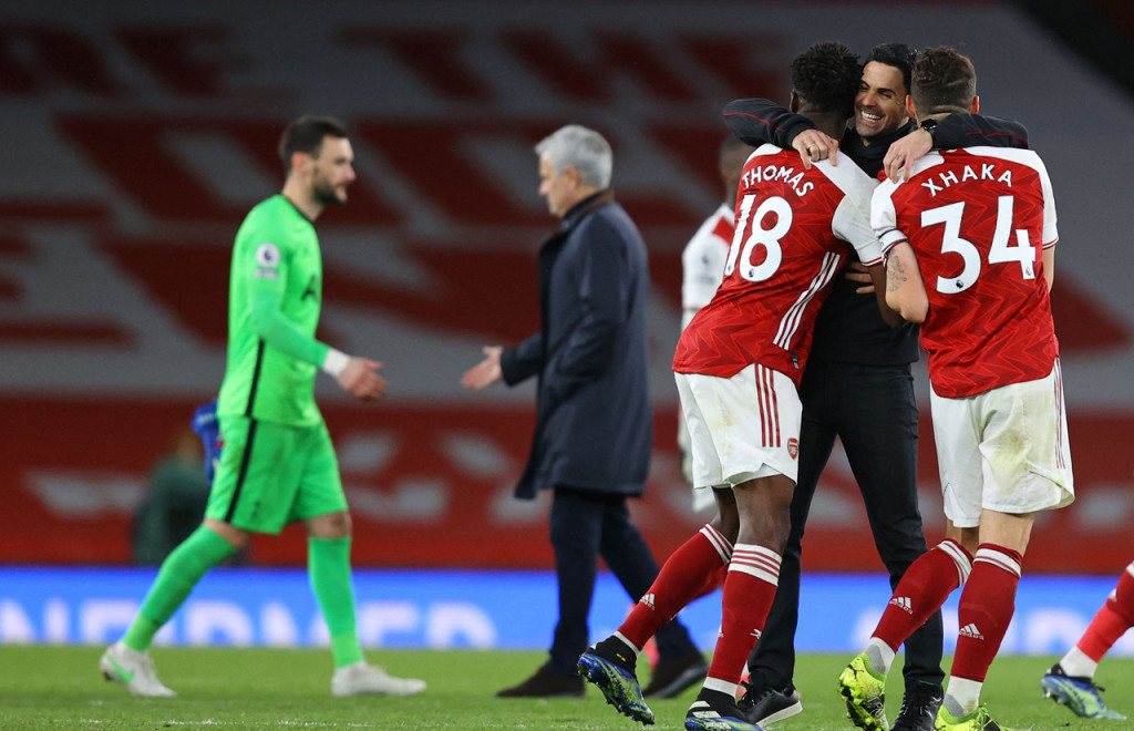 Begitupun dengan Tottenham yang terpaku di posisi ketujuh dengan 43 poin, berjarak enam poin dari Chelsea di empat besar yang sudah memainkan 29 laga.