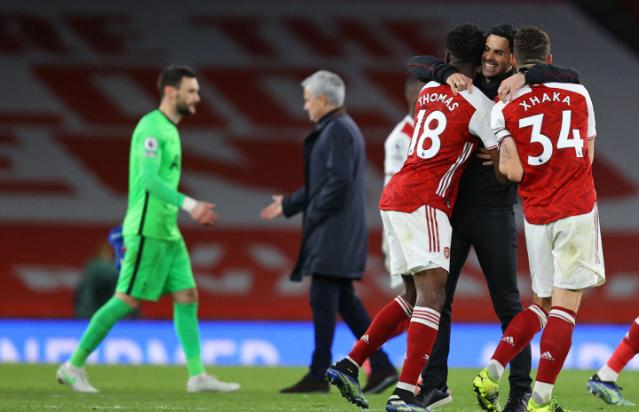 Begitupun dengan Tottenham yang terpaku di posisi ketujuh dengan 43 poin, berjarak enam poin dari Chelsea di empat besar yang sudah memainkan 29 laga.