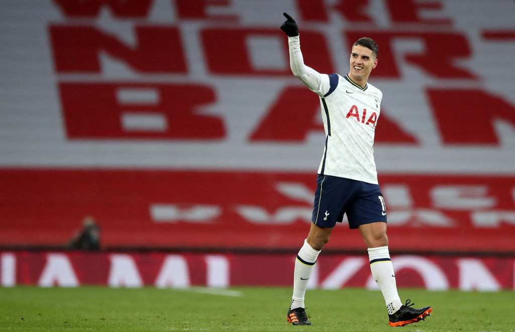 Alexandre Lacazette dan kawan-kawan sempat tertinggal lebih dulu melalui gol yang dicetak Erik Lamela pada menit ke-33.