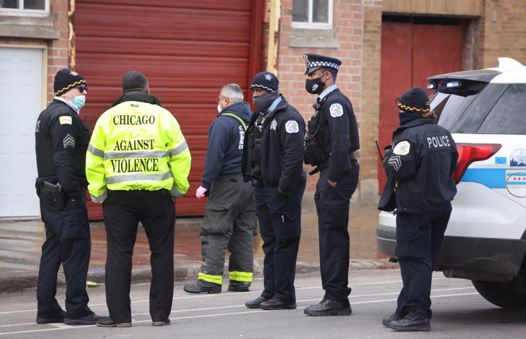 Menurut polisi dan laporan media lokal, sedikitnya 15 orang ditembak, dua di antaranya tewas.