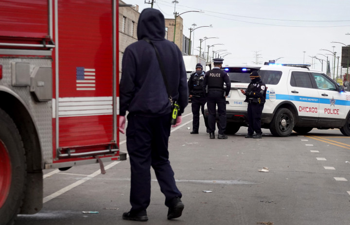 Dinas pemadam kebakaran kota mengkonfirmasi jumlah korban jiwa sementara sebanyak dua orang.