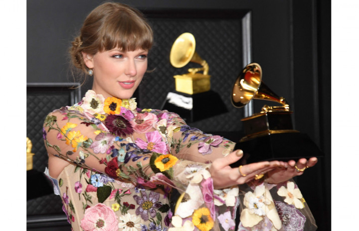Album ini ditulis dan dirilis Taylor Swift sebagai sebuah proyek kejutan dan dadakan selama pandemi berlangsung.