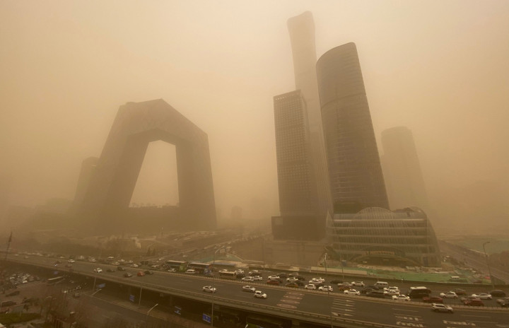 Beijing dilanda badai pasir terbesar dalam satu dekade yang berasal dari Mongolia pada Senin, 15 Maret 2021, pagi.