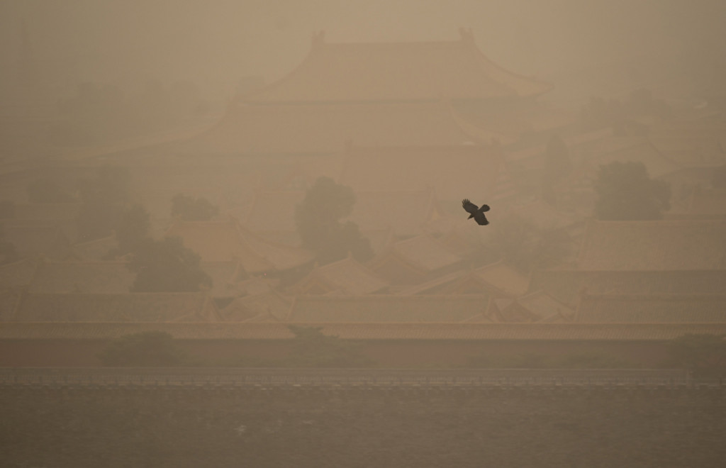 Pada Senin, 15 Maret, Observatorium Meteorologi Beijing memperingatkan masyarakat untuk mengambil tindakan pencegahan sesuai kondisi bahaya.