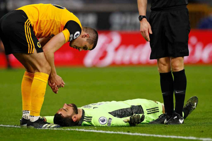 Ibarat pepatah sudah jatuh tertimpa tangga, tuan rumah yang harus mengalami kekalahan 0-1 dari tim tamu harus kehilangan Rui Patricio yang cedera pada menit-menit akhir pertandingan.