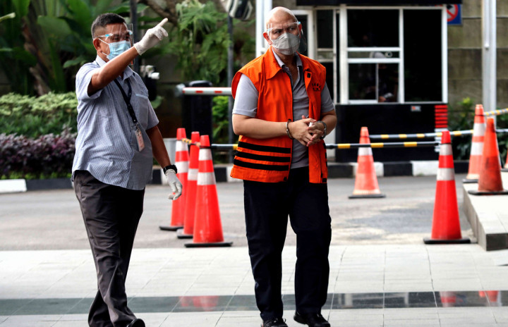 Tersangka mantan Direktur Utama PT PAL Indonesia Budiman Saleh (rompi tahanan) menjalani pemeriksaan terakhir di Gedung KPK Merah Putih, Jakarta, sebelum menghadapi persidangan.