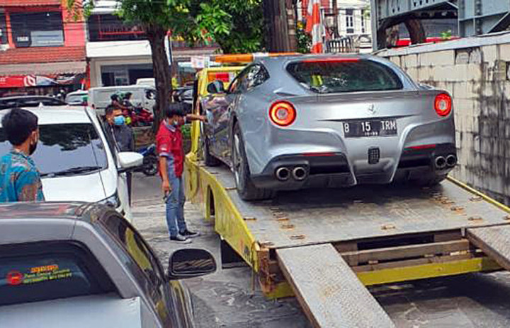 Beberapa barang bukti aset tersangka Heru Hidayat yang sudah berhasil disita dalam perkara tersebut antara lain kapal LNG Aquarius atas nama PT Hanochem Shipping dan 1 unit mobil Ferrari Tipe F12 Berlinetta warna abu-abu metalik.