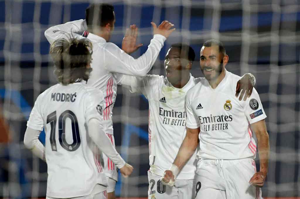 Madrid akhirnya berhasil memecah kebuntuan pada menit ke-34 lewat sepakan Karim Benzema menyelesaikan umpan matang Luca Modric. Skor 1-0 bertahan hingga jeda.