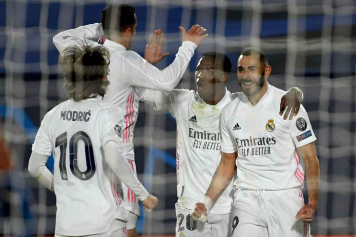 Madrid akhirnya berhasil memecah kebuntuan pada menit ke-34 lewat sepakan Karim Benzema menyelesaikan umpan matang Luca Modric. Skor 1-0 bertahan hingga jeda.