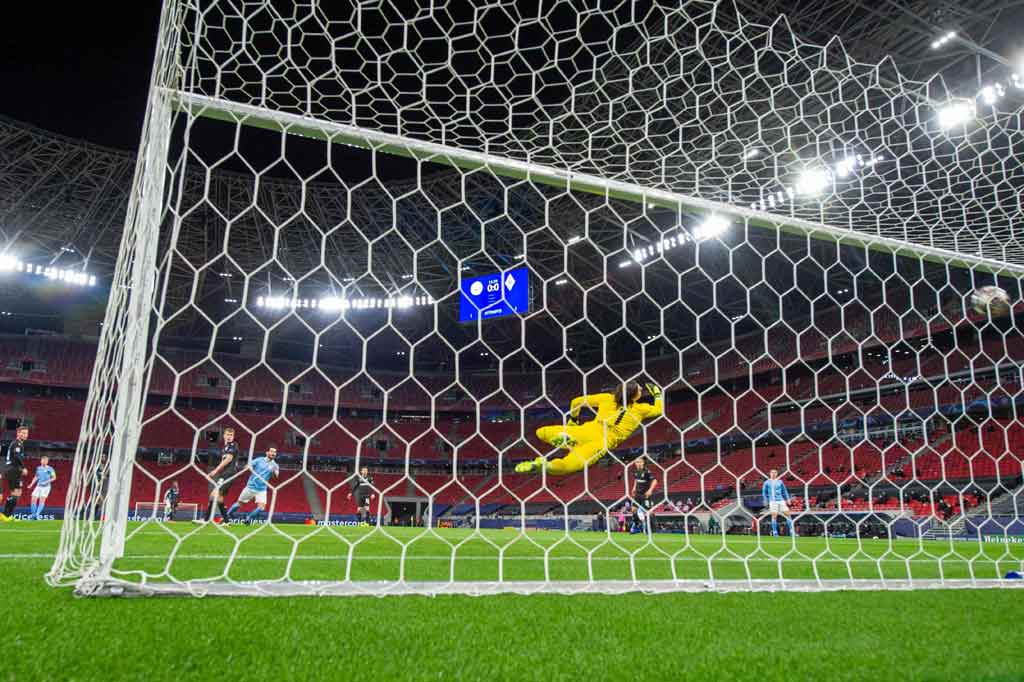 Lima menit berselang The Citizens akhirnya berhasil memecah kebuntuan lewat sepakan Kevin De Bruyne menyelesaikan umpan matang Riyad Mahrez.