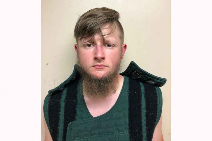 Polisi berhasil meringkus tersangka penembakan di tiga tempat spa berbeda di Atlanta, georgia, AS yang mengakibatkan sedikitnya delapan orang meninggal dunia. Sebelumnya diberitakan bahwa korban meninggal sebanyak tujuh orang.