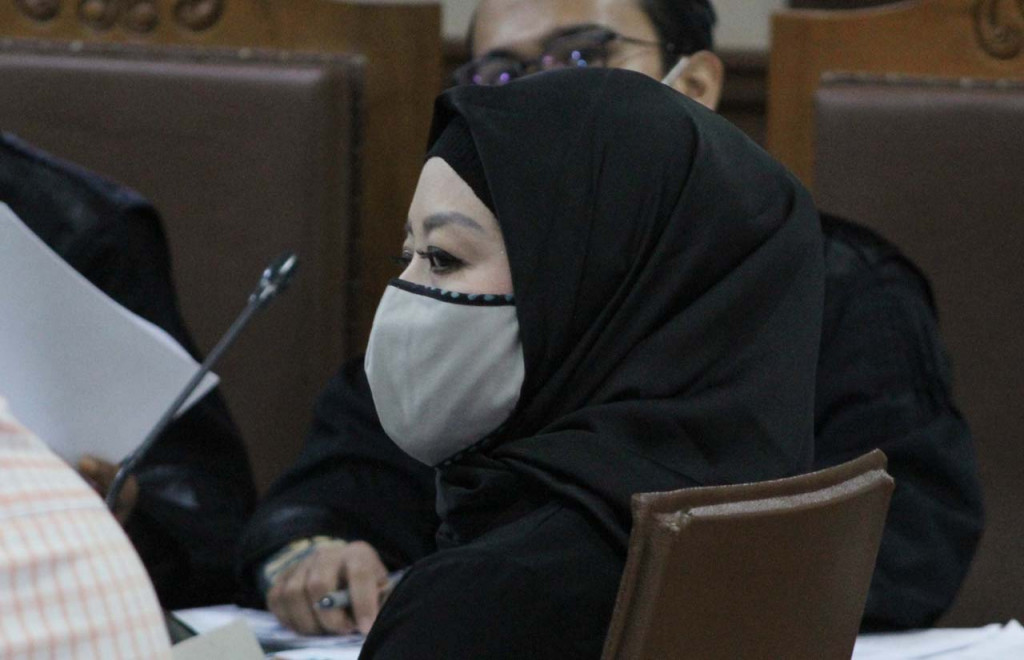 Dalam sidang tersebut, Jaksa KPK mencecar Istri Edhy Prabowo Iis Rosita soal sumber keuangan suaminya. Terungkap kemudian bahwa Iis menerima nafkah per bulannya dari Edhy sebesar Rp 50 juta.