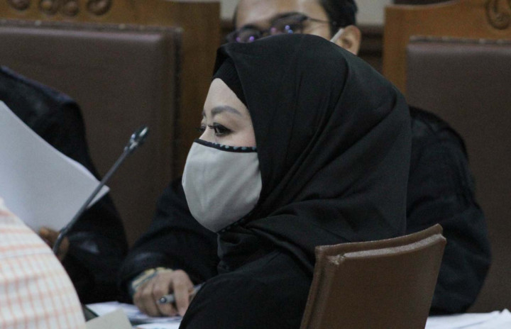 Dalam sidang tersebut, Jaksa KPK mencecar Istri Edhy Prabowo Iis Rosita soal sumber keuangan suaminya. Terungkap kemudian bahwa Iis menerima nafkah per bulannya dari Edhy sebesar Rp 50 juta.