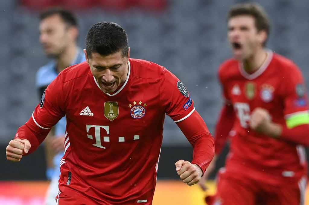 Bayern kemudian mendapatkan hadiah penalti pada menit ke-33 setelah tendangan penjuru membuat Vedat Muriqi menarik Leon Goretzka di dalam kotak terlarang. Robert Lewandowski sukses menjadi algojo tendangan penalti dengan mengecoh kiper Pepe Reina. Ini adalah gol ke-39 Lewandowski dalam semua kompetisi.