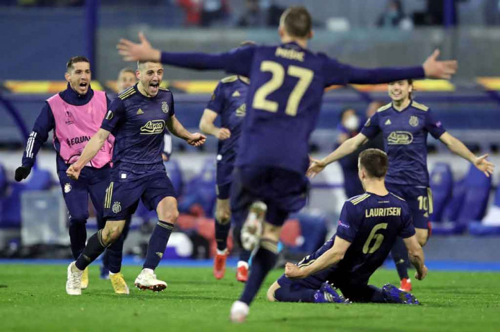 Babak tambahan kedua baru berusia kurang dari satu menit saat Orsic melengkapi raihan trigolnya lewat aksi individual gemilang melewati beberapa pemain Tottenham sebelum melepaskan tembakan yang tak mampu diselamatkan oleh Lloris demi membawa Dinamo berbalik memimpin agregat 3-2.