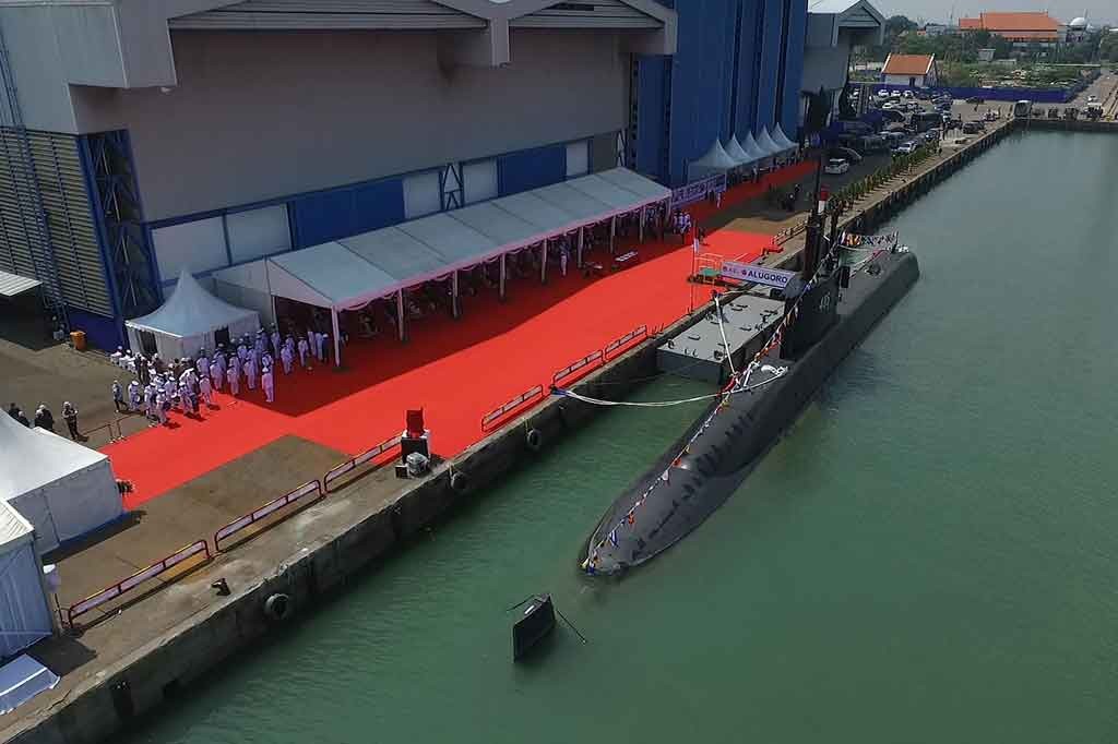 Kapal selam yang dibuat oleh PT. PAL Indonesia yang bekerja sama dengan Daewoo Shipbuilding and Marine Engineering (DSME) Korea Selatan kembali memperkuat alat utama sistem senjata (alutsista) TNI Angkatan Laut.