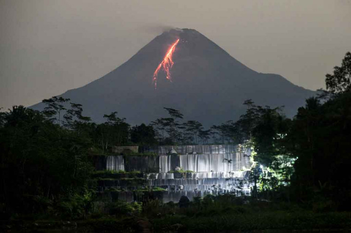 Guguran lava dan awan panas Gunung Merapi diperkirakan berdampak pada wilayah sektor selatan-barat daya meliputi Sungai Kuning, Boyong, Bedog, Krasak, Bebeng, dan Putih.  Adapun jika terjadi letusan, lontaran material vulkanik dari Gunung Merapi dapat menjangkau radius tiga kilometer dari puncak gunung.