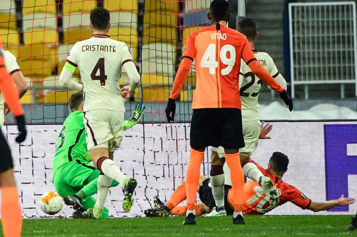 Tuan rumah sempat membalas pada menit ke-59 melalui Junior Moraes yang menyelesaikan umpan silang Alan Patrick.