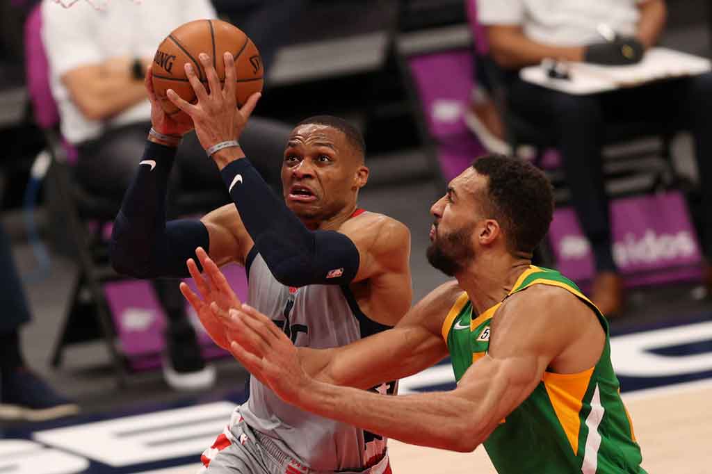 Bagi Beal sendiri ini adalah kelima kalinya dalam musim ini dia menciptakan minimal 40 poin, sedangkan 15 rebound yang dikemas Westbrook mengulangi pencapaian tertingginya musim ini.