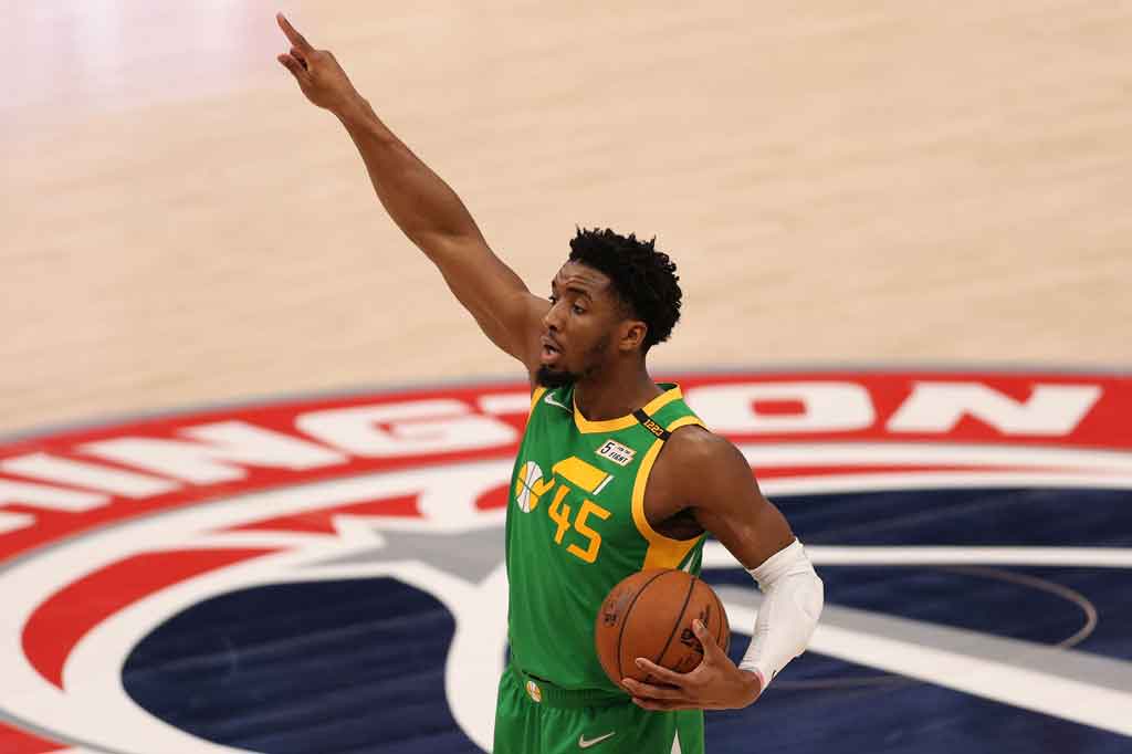 Dari kubu Jazz, Donovan Mitchell juga mencetak lebih dari 40 poin, tepatnya 42 poin, namun tak bisa menghindarkan Jazz dari kekalahan. Joe Ingles juga mencatat poin tertinggi selama kariernya dengan 34 poin, termasuk dari delapan lemparan tiga angka.