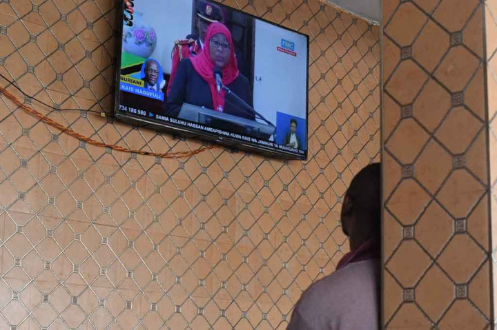 


Samia Suluhu Hassan dilantik sebagai presiden pertama pertama Tanzania pada Jumat, 19 Maret 2021, setelah kematian mendadak John Magufuli karena penyakit yang diselimuti misteri.