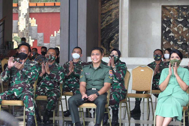Majelis hakim Pengadilan Negeri (PN) Tondano Kabupaten Minahasa, Sulut, mengabulkan seluruh permohonan perubahan nama dan jenis kelamin Serda Aprilia Santini Manganang.