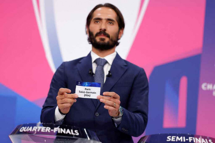 Hasil undian kembali mempertemukan Bayern Muenchen dengan Paris Saint-Germain. Laga itu tak ubahnya jadi ulangan partai final musim lalu, yang berakhir dengan kemenangan Bayern 1-0 atas PSG di Portugal.