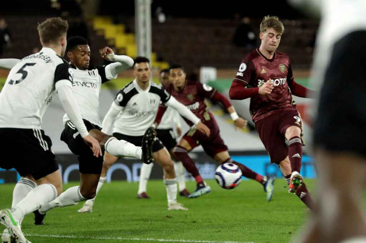 Leeds akhirnya berhasil membuka keunggulan atas Fulham pada menit ke-29 setelah Patrick Bamford memperlihatkan insting predatornya untuk menyelesaikan umpan tarik Jack Harrison.
