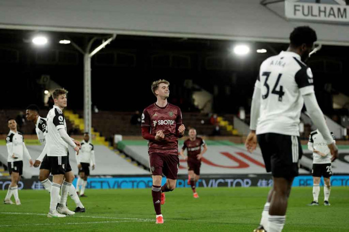 Patrick Bamford melakukan selebrasi usai menjebol gawang tuan rumah.