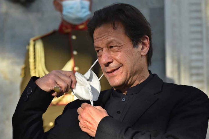 Perdana Menteri Pakistan Imran Khan telah dites positif Covid-19, Sabtu, 20 Maret 2021, hanya dua hari setelah dia divaksinasi untuk melawan penyakit tersebut.