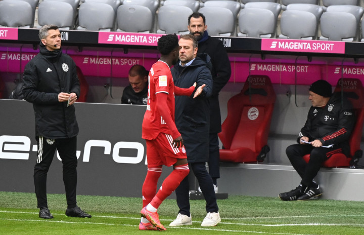 Tuan rumah sudah kehilangan Alphonso Davies pada menit ke-12 karena mendapat kartu merah.