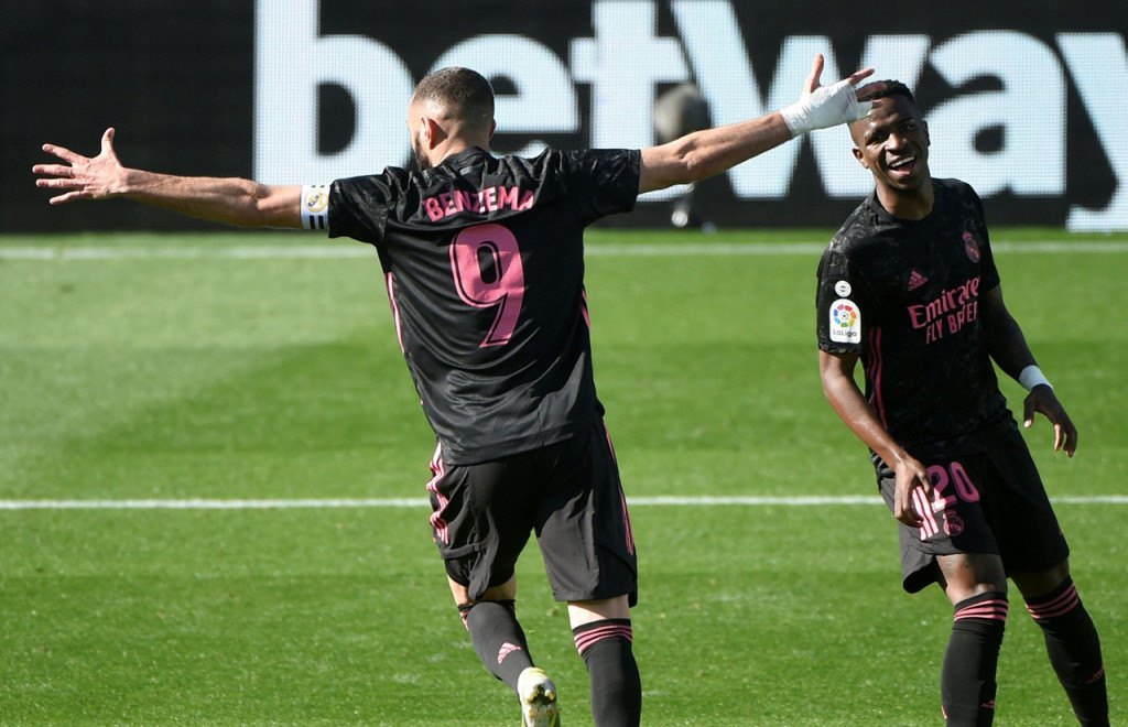 Karim Benzema melakukan selebrasi usai mencetak gol ke gawang Celta Vigo dalam laga lanjutan Liga Spanyol.