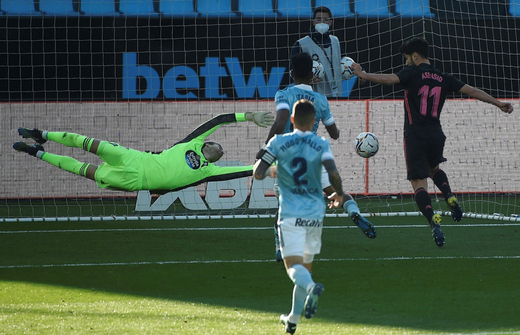 Madrid baru bisa mendapatkan gol ketiga di menit ke-94 lewat Marco Asensio.