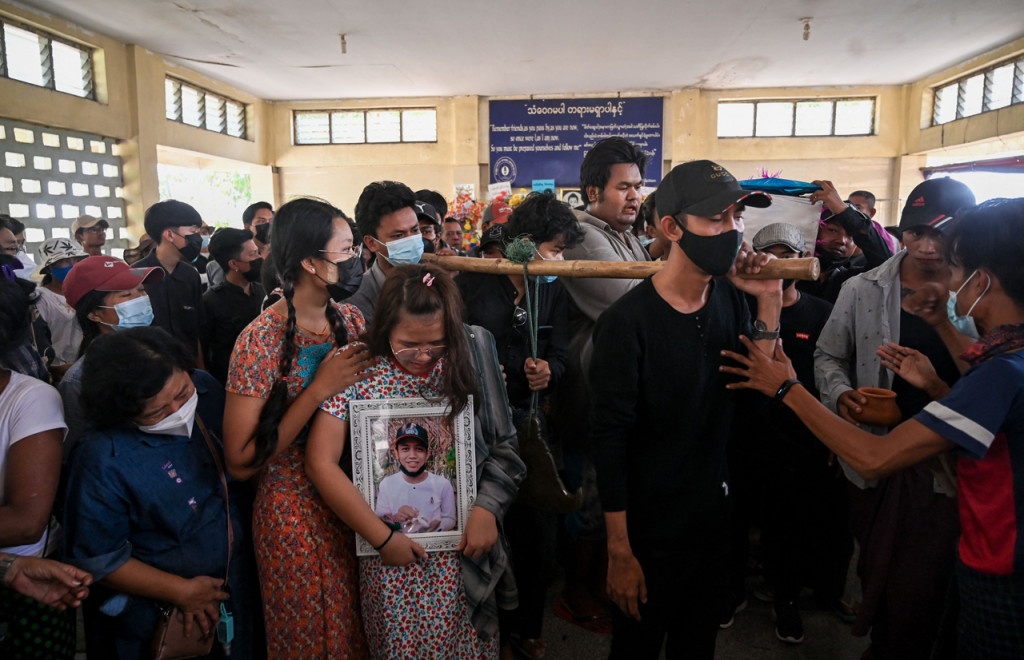 Dengan bertambahnya korban tersebut, maka total sebanyak 238 orang telah menjadi korban aparat sejak kudeta militer berlangsung pada 1 Februari lalu.
