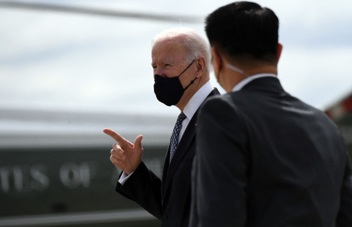 Peristiwa itu terjad ketika Biden (78), pria tertua yang pernah terpilih sebagai presiden AS, sedang berangkat ke Atlanta dari Pangkalan Udara Andrews di Maryland.